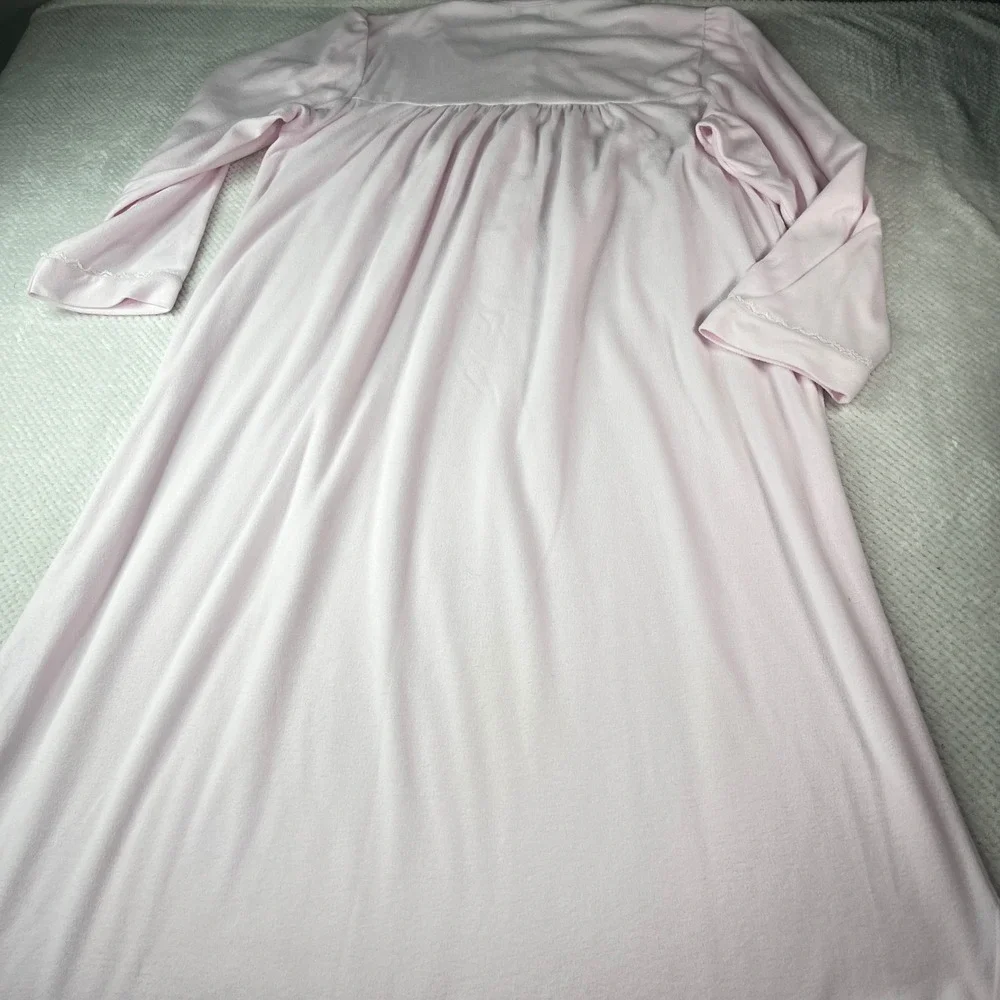 Miss Elaine Pink Fleece Nightgown Smocked Floral Embroidered Long Sleeve Medium‎